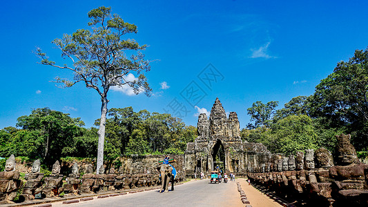 柬埔寨暹粒吴哥窟的吴哥城门高清图片