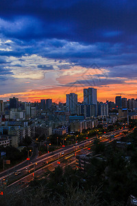 新疆乌鲁木齐黄昏天际线背景图片