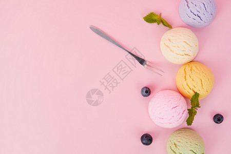 香草冰淇淋球夏日冰淇淋球冷饮组合背景