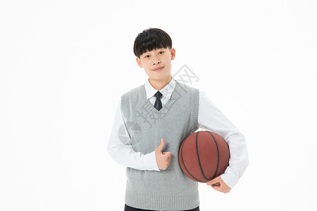 初中生男孩抱着篮球高清图片