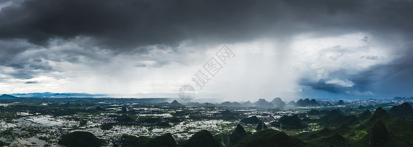 雾气玻璃雨瀑全景背景