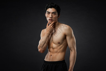 运动男性肌肉展示黄种人高清图片素材