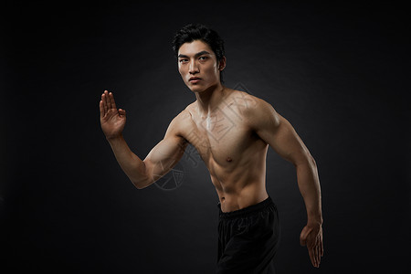 运动男性肌肉展示力量高清图片素材