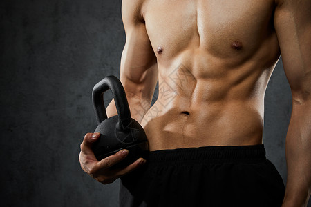腹肌训练运动男性使用壶铃训练背景