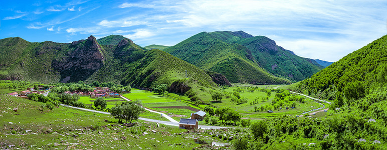 小山川内蒙古绿色环保新农村背景