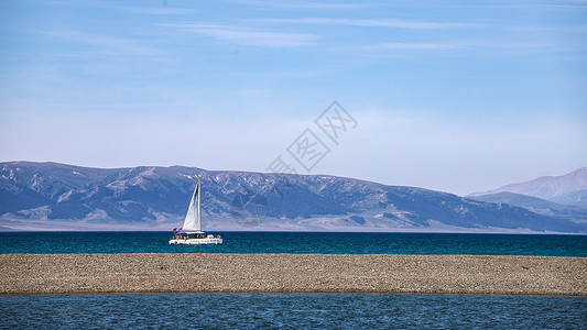 新疆赛里木湖帆船背景图片
