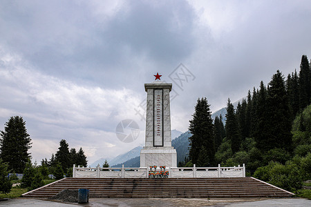 新疆独库公司乔尔玛陵园纪念碑图片素材