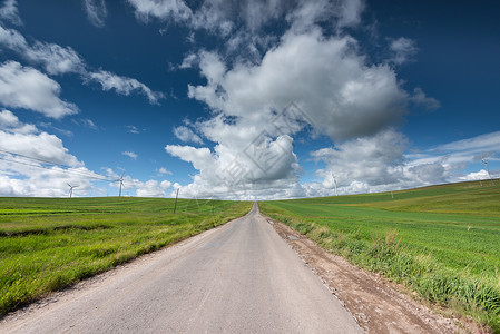 乡村道路电源线呼伦贝尔大草原背景