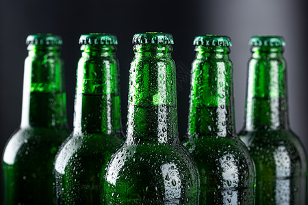 生啤酒绿色瓶子原汁麦啤酒背景