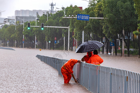 防汛素材暴雨洪水抢险救灾的工作人员背景