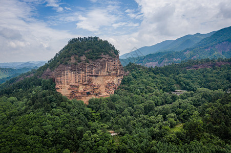 麦积山石窟航拍图片