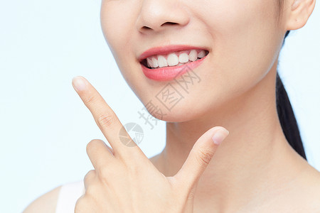 保护牙齿健康年轻女性微笑牙齿特写背景