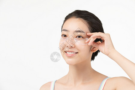 亚洲少女使用眼膜保养的可爱少女背景