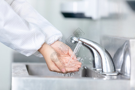 杀菌消毒卡通字体设计站在水池前洗手背景