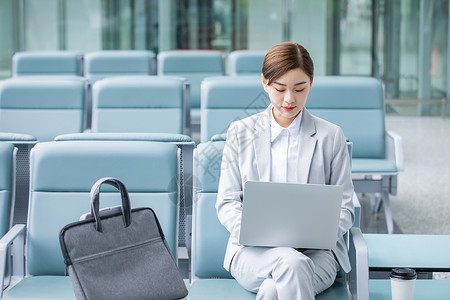 商务女性出差在机场候机模特高清图片素材