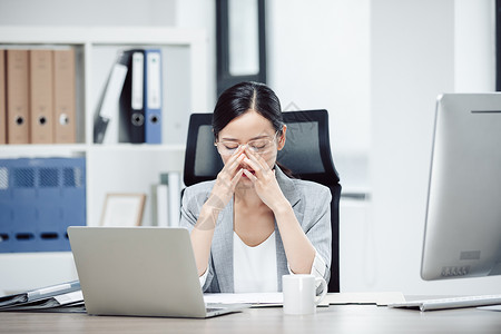 亚健康白领商务女性头痛图片