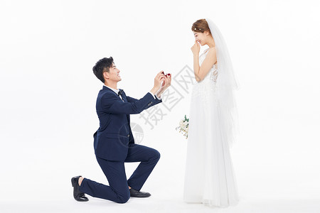 新郎向新娘求婚图片