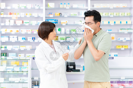 药剂师关心感冒的顾客背景图片