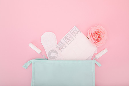 粉色背景上的卫生巾卫生棉高清图片