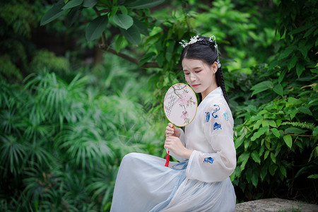 彩墨古代女子古装汉服人像背景