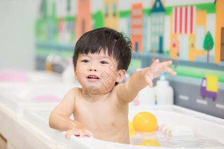 婴幼儿宝宝洗澡背景图片