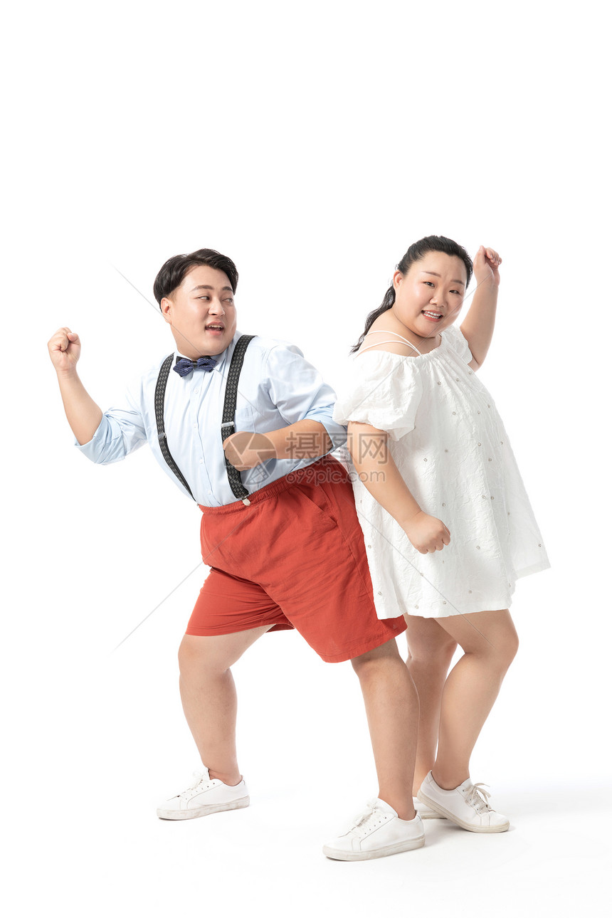 年轻肥胖情侣跳舞图片