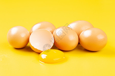 黄色背景横版特写鸡蛋背景图片