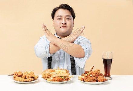 拒绝吃旁男生拒绝高热量食物背景