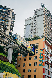 重庆穿楼轻轨重庆李子坝轻轨穿楼瞬间背景