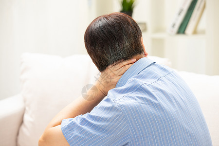 中年人男性颈椎病疼痛高清图片