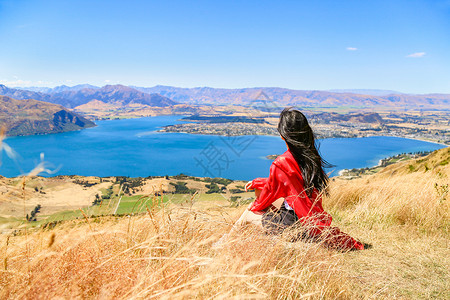 新西兰罗伊峰登山女孩背影高清图片