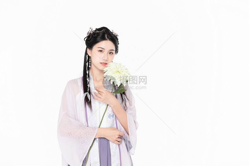  古风汉服美女手捧花朵图片