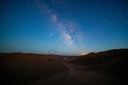 闪亮的星空沙漠银河星空背景