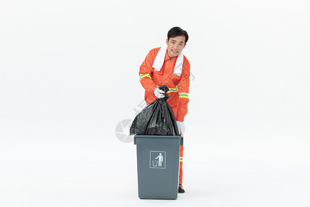 环卫工人清理垃圾桶图片