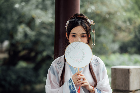 花草古风圆扇中国风古风汉服美女手拿圆扇背景