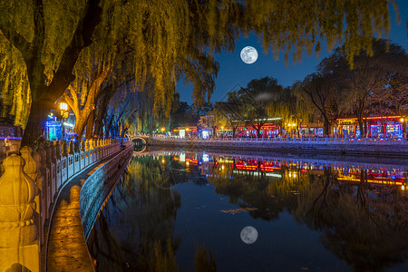 中秋节和国庆节中秋赏月夜色后海酒吧街背景