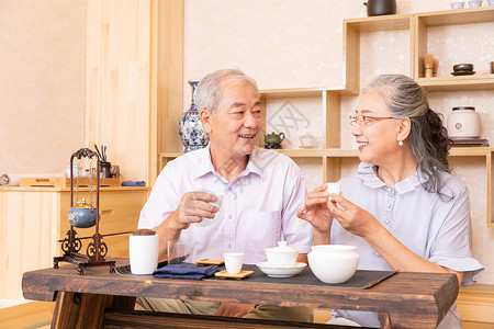 老年夫妇茶室品茶喝茶退休生活高清图片素材