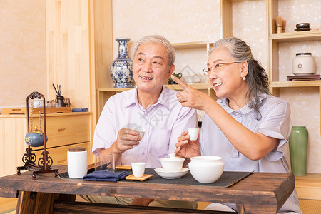 老年夫妇茶室品茶喝茶茶馆高清图片素材