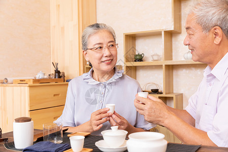 老年夫妇茶室品茶喝茶文化高清图片素材