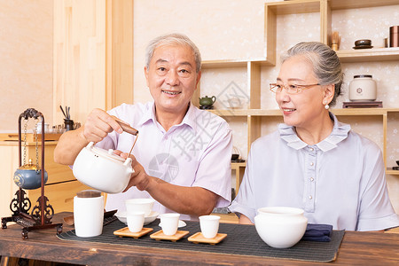 老年夫妇茶室品茶喝茶休闲高清图片素材