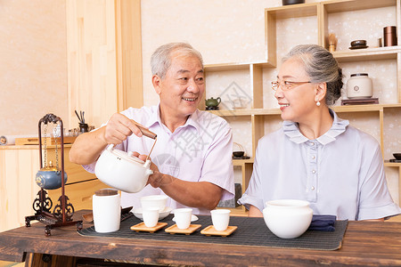 老年夫妇茶室品茶喝茶优雅高清图片素材