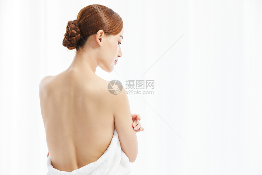 女性养生spa背部展示图片