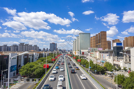 红旗蓝天石家庄蓝天白云城市CBD道路车流背景