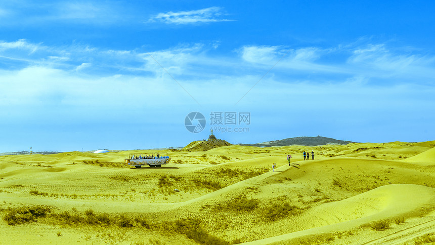 内蒙古库布其沙漠敞篷车观光旅游外景图片