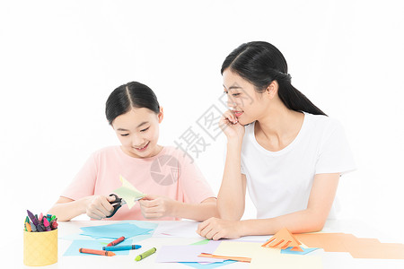 老师辅导青少年学生美术画画背景图片