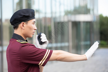 物业安保使用对讲机通话图片素材