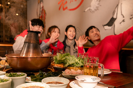 新年视频素材火锅美食青年视频祝福新年背景