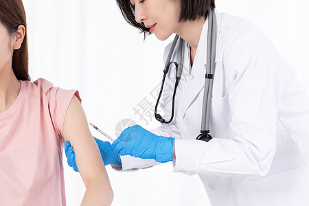 预防保健女医生为患者注射疫苗背景