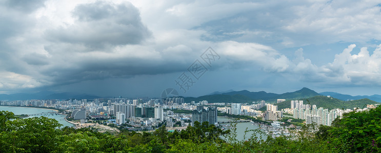 海南三亚的阵雨高清图片