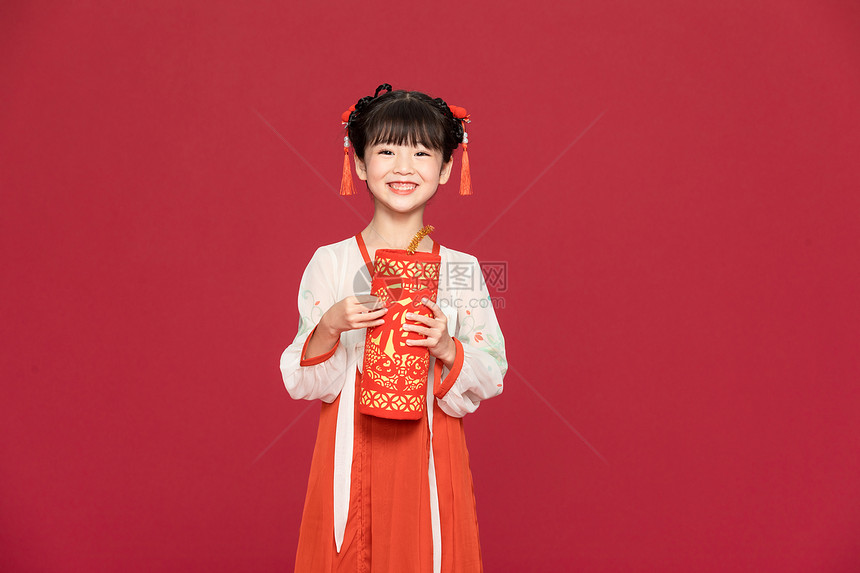 古风汉服中国风小女孩抱爆竹图片